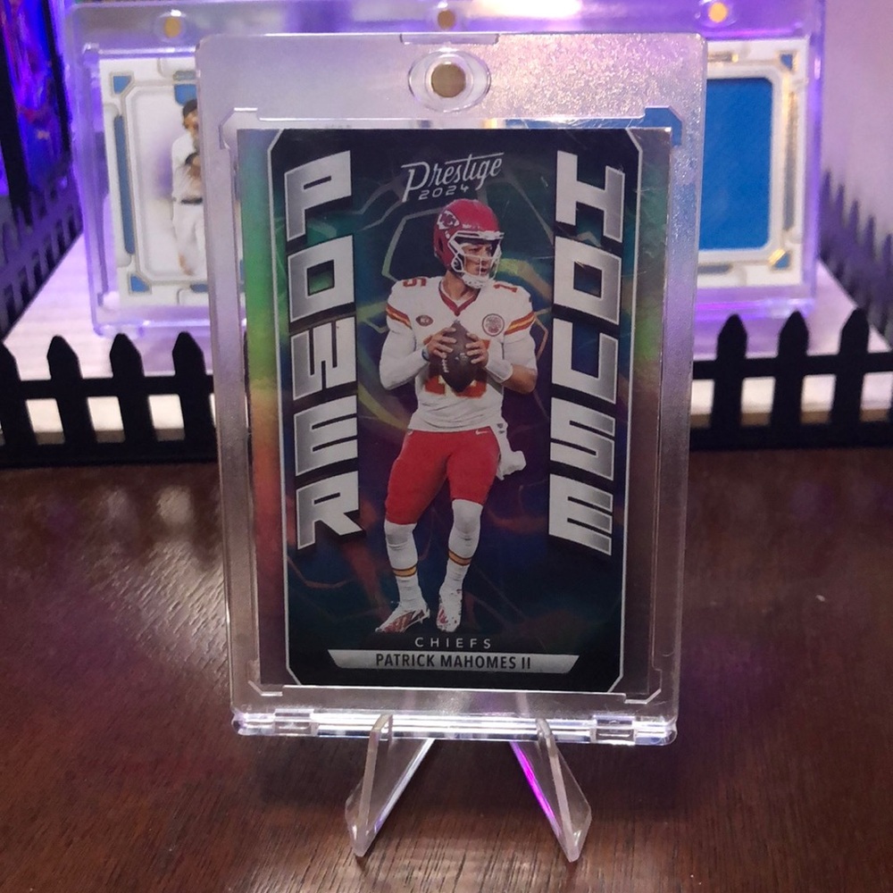 Prestige 2021 Power House Patrick Mahomes II Card